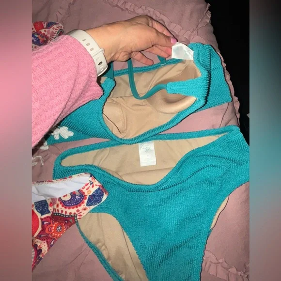 Mixed Lot Of 2 Piece Swimwear Size Medium and Large. Barely Worn. 8 pieces total - Picture 4 of 9